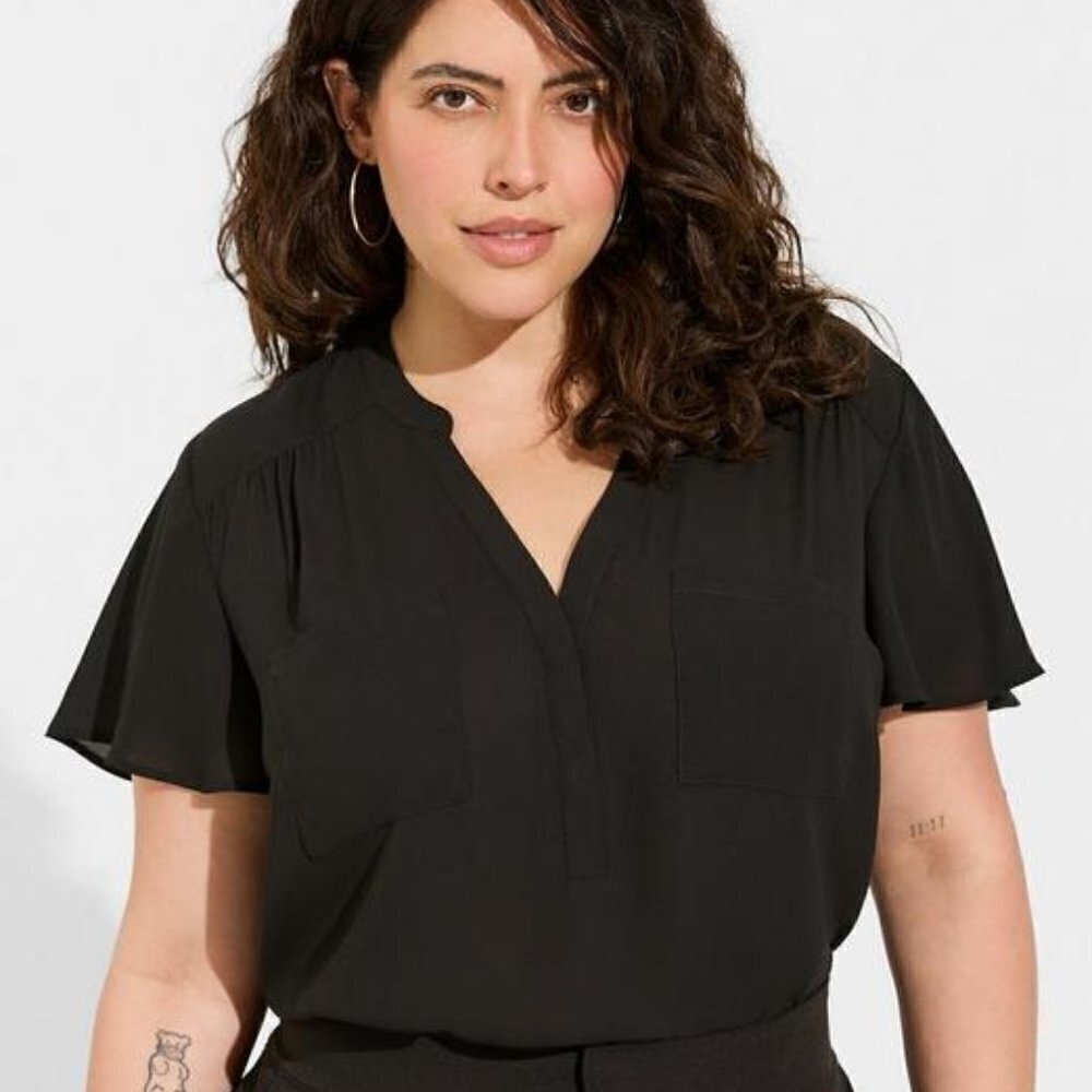 Torrid - Harper Georgette Pullover Flutter Sleeve Blouse in Deep Black‌